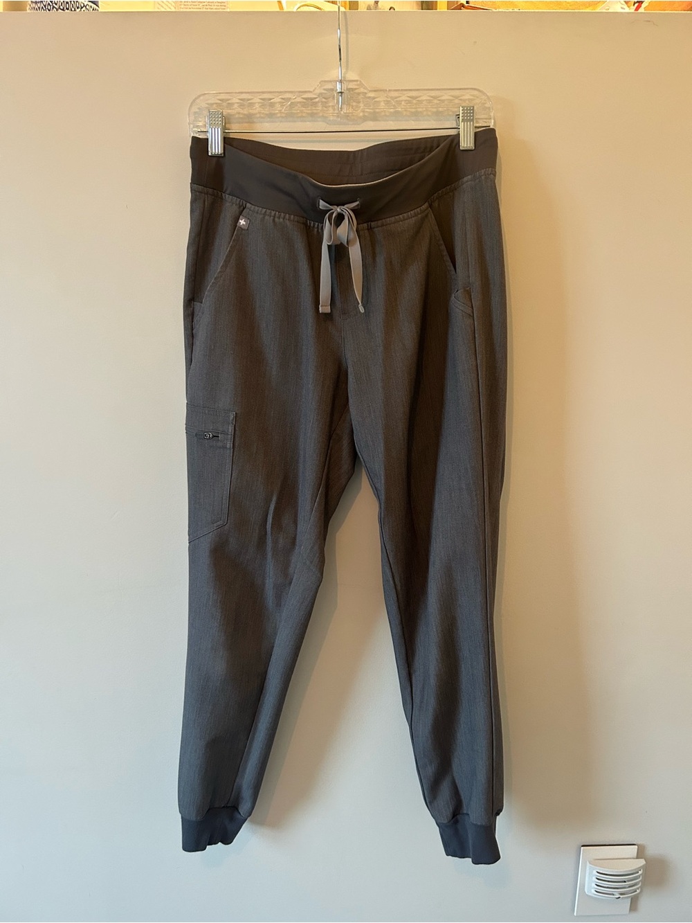 FIGS Women’s Zomara Gray Jogger Pants